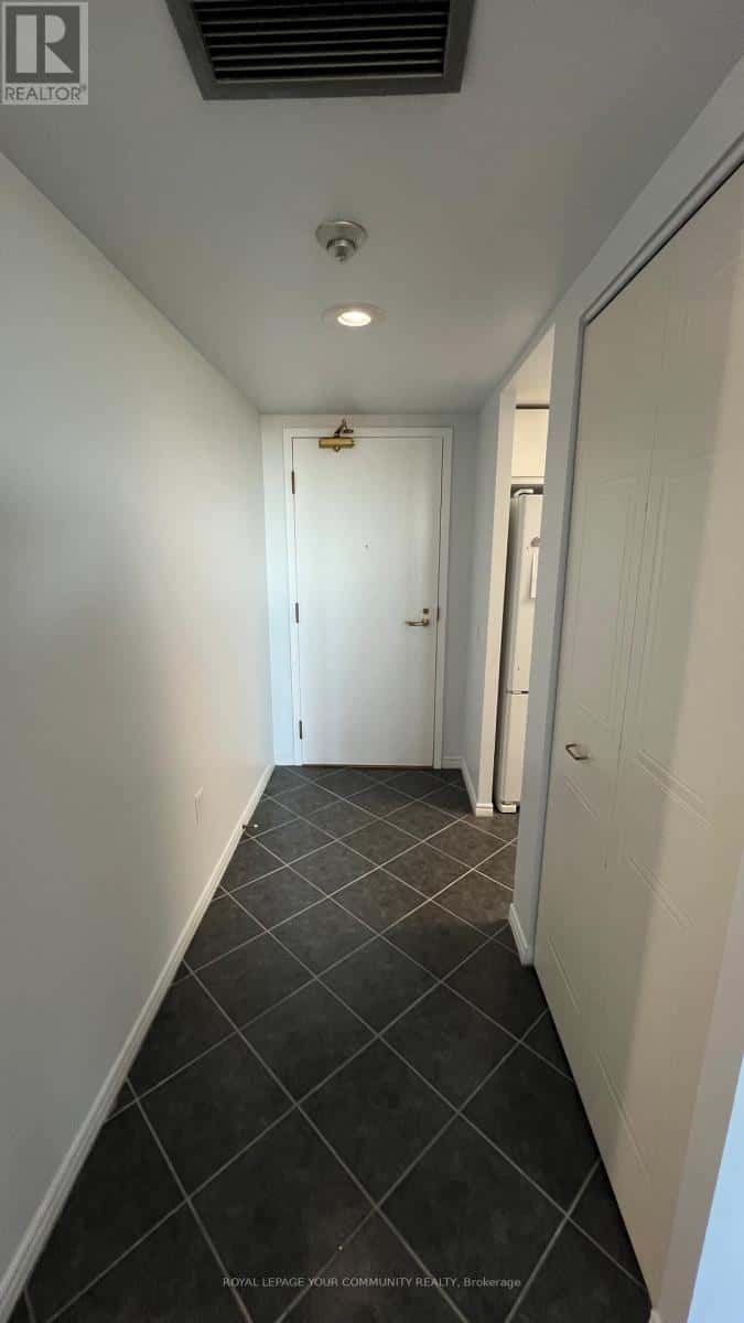 714 - 11 THORNCLIFFE PK DRIVE — Toronto (Thorncliffe Park), Ontario - Photo 2 of 23