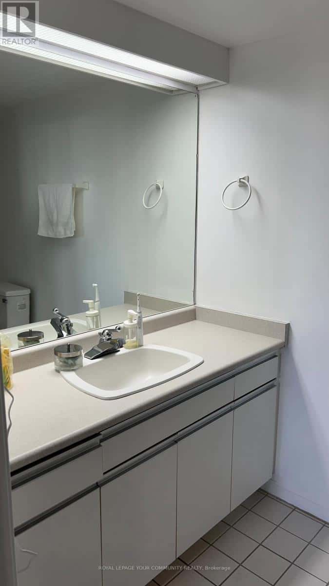 714 - 11 THORNCLIFFE PK DRIVE — Toronto (Thorncliffe Park), Ontario - Photo 4 of 23