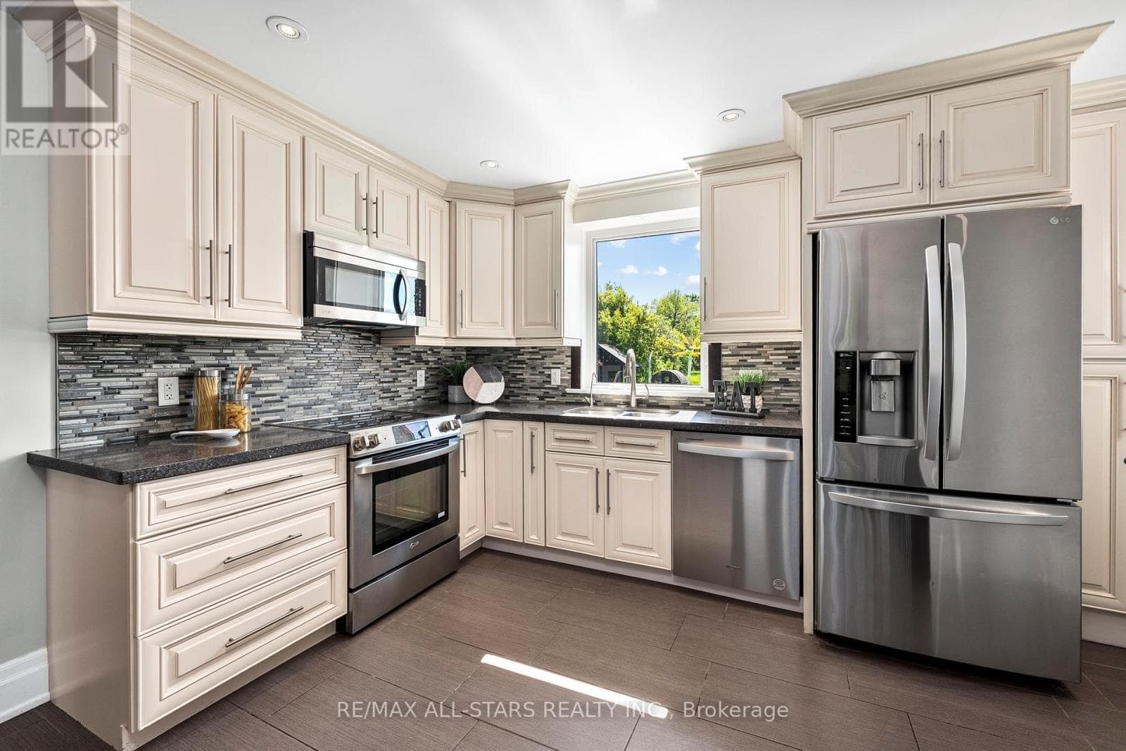 21002 LESLIE STREET — East Gwillimbury, Ontario - Main photo