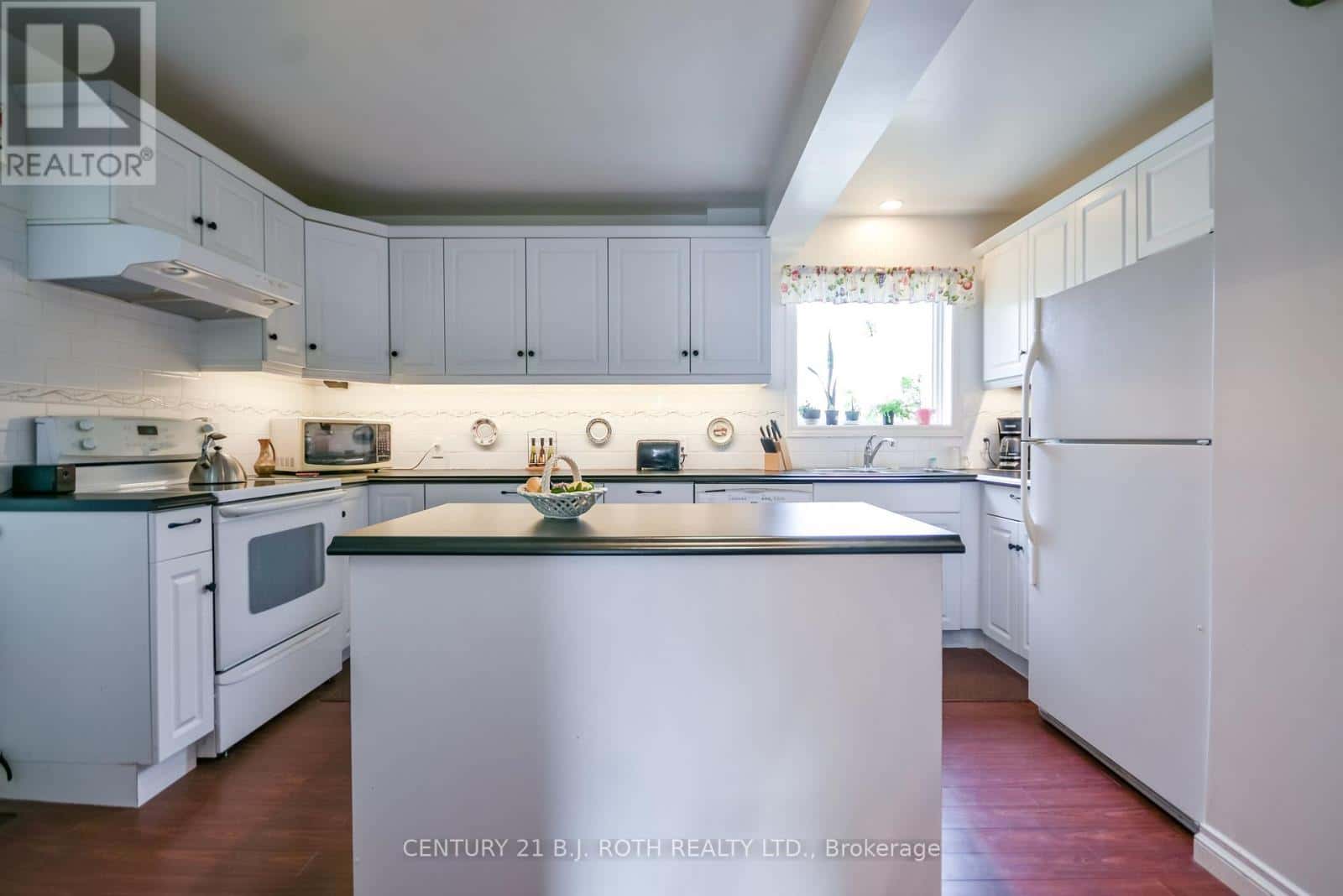 164 COOK STREET — Barrie (Codrington), Ontario - Photo 3 of 37