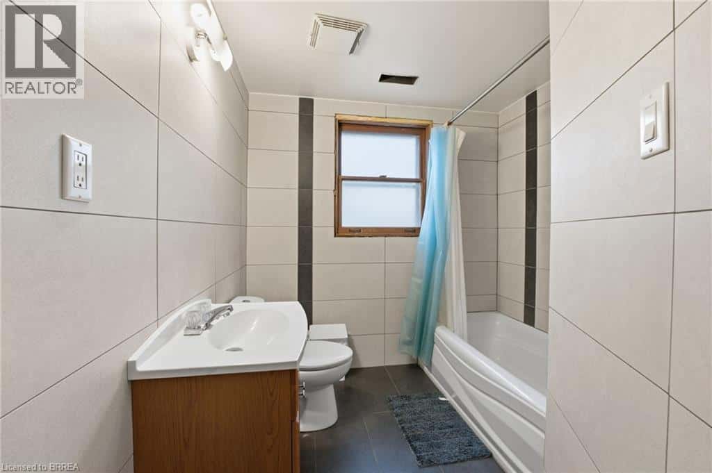 130 KING Street — Burford, Ontario - Photo 3 of 38