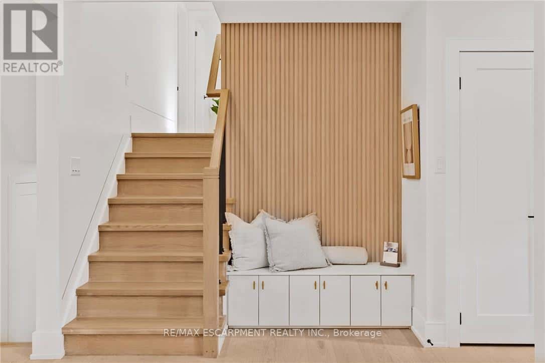 257 STRATHCONA DRIVE — Burlington (Shoreacres), Ontario - Photo 5 of 47