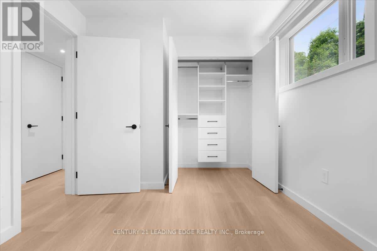 1 - 10 SUMMIT AVENUE — Toronto (Caledonia-Fairbank), Ontario - Photo 3 of 26