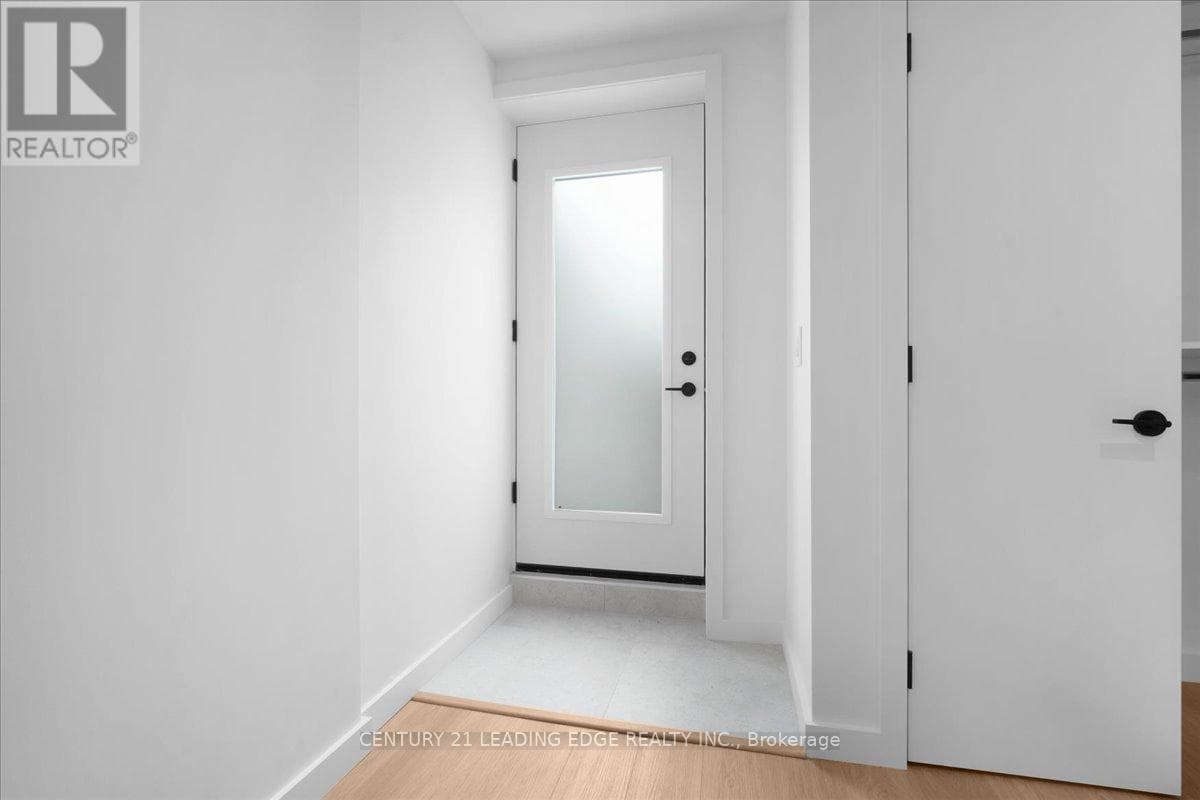 1 - 10 SUMMIT AVENUE — Toronto (Caledonia-Fairbank), Ontario - Main photo