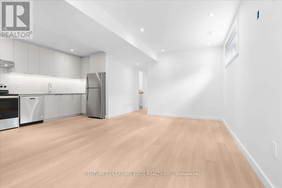 1 - 10 SUMMIT AVENUE — Toronto (Caledonia-Fairbank), Ontario - Photo 4 of 26