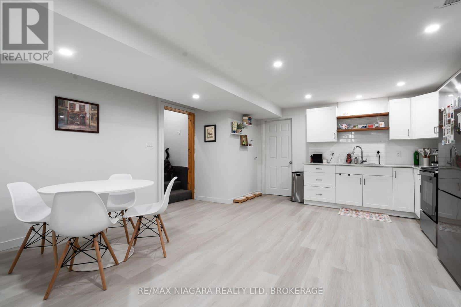 3465 EAST MAIN STREET — Fort Erie (Stevensville), Ontario - Photo 2 of 46