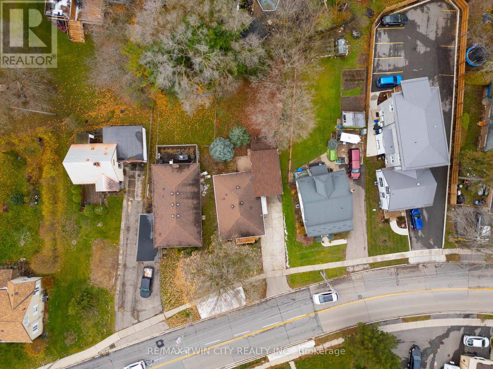 376 PEEL STREET — Wilmot, Ontario - Photo 3 of 45