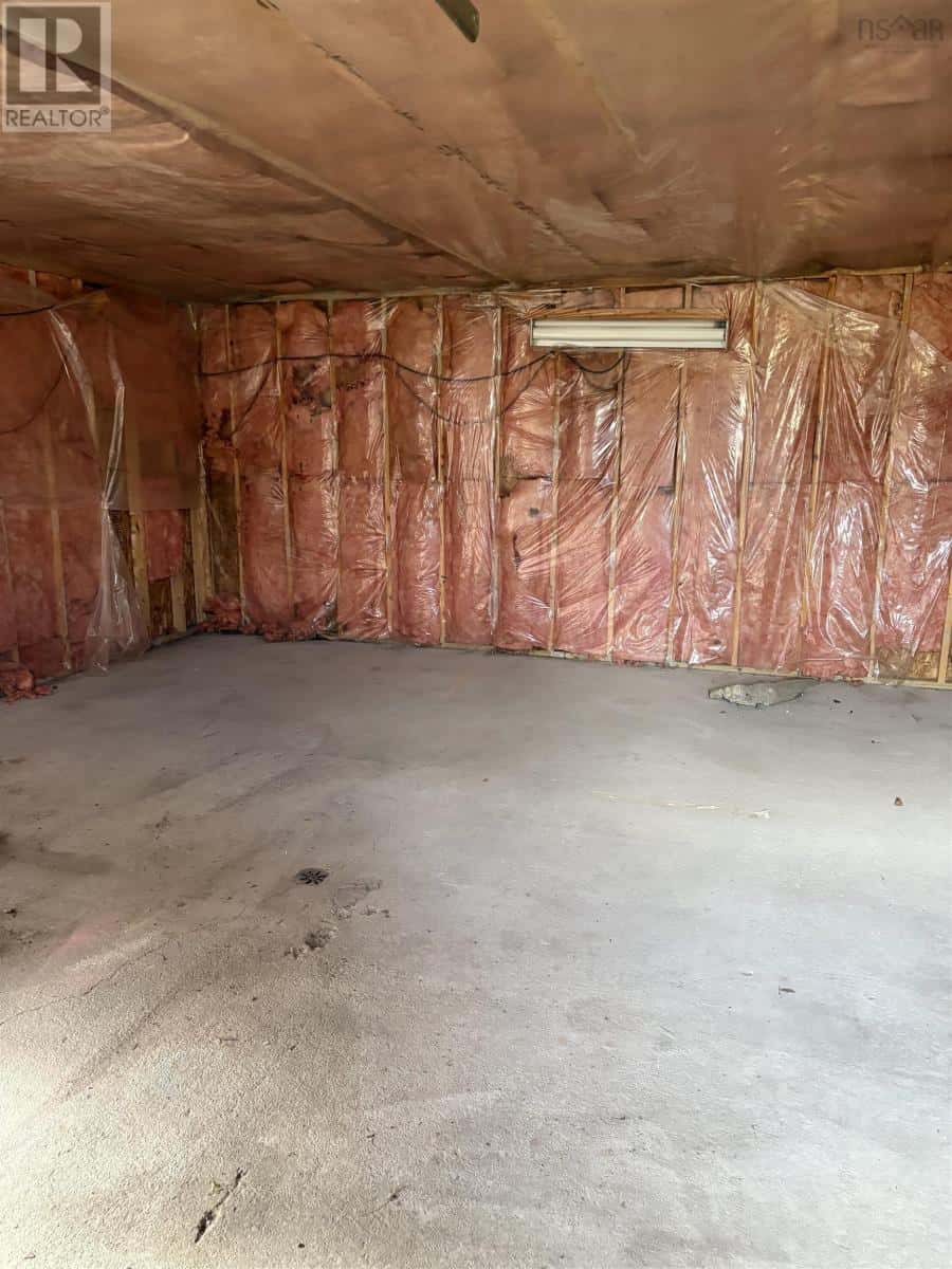 343 Ninth Street — New Waterford, Nova Scotia - Photo 2 of 19