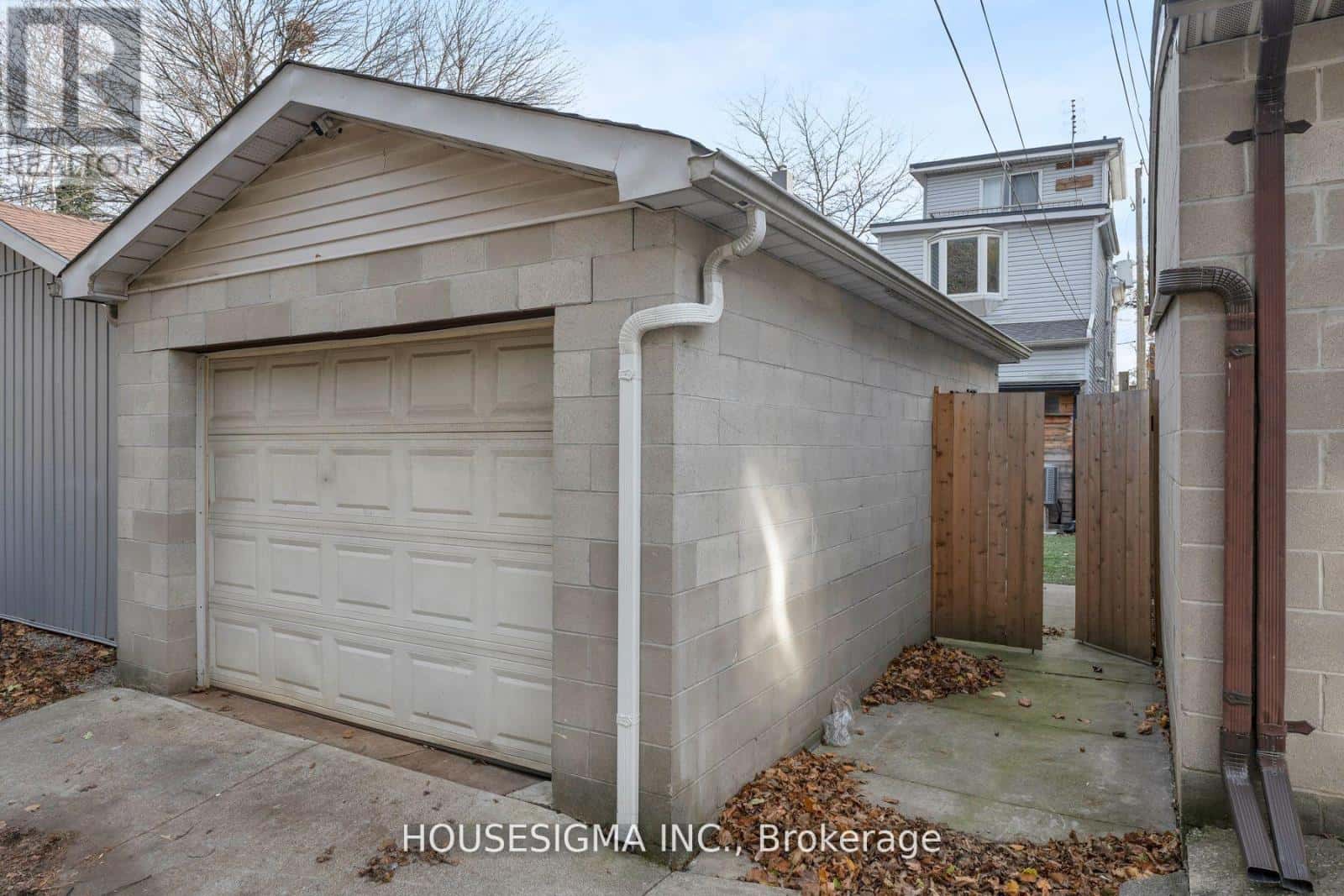 UPPER - 334 RIVERDALE AVENUE — Toronto (Blake-Jones), Ontario - Photo 2 of 25