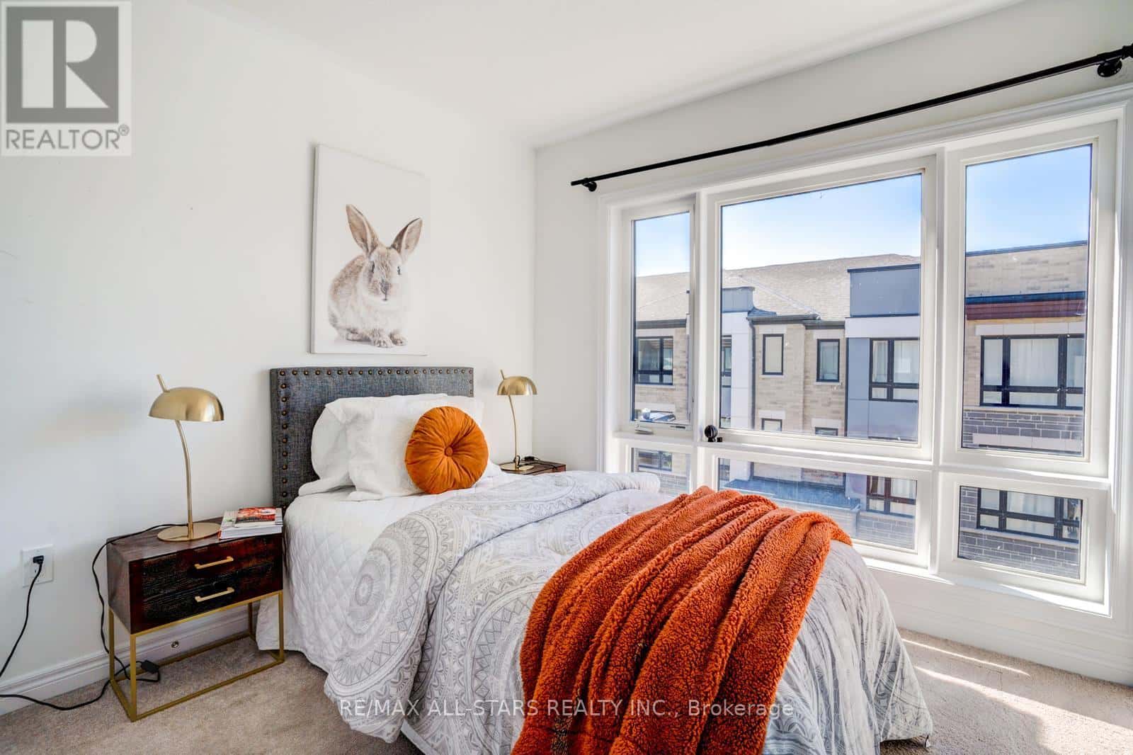 41 STEAMBOAT WAY — Whitby (Port Whitby), Ontario - Photo 4 of 45