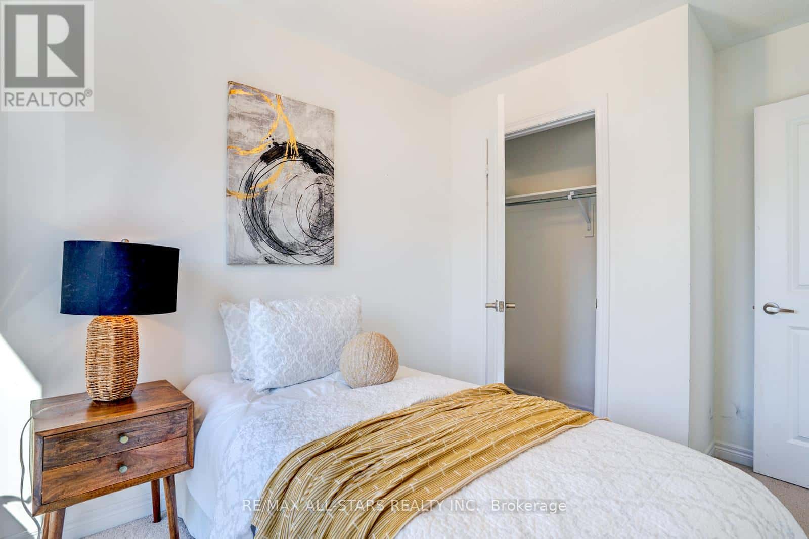 41 STEAMBOAT WAY — Whitby (Port Whitby), Ontario - Photo 2 of 45