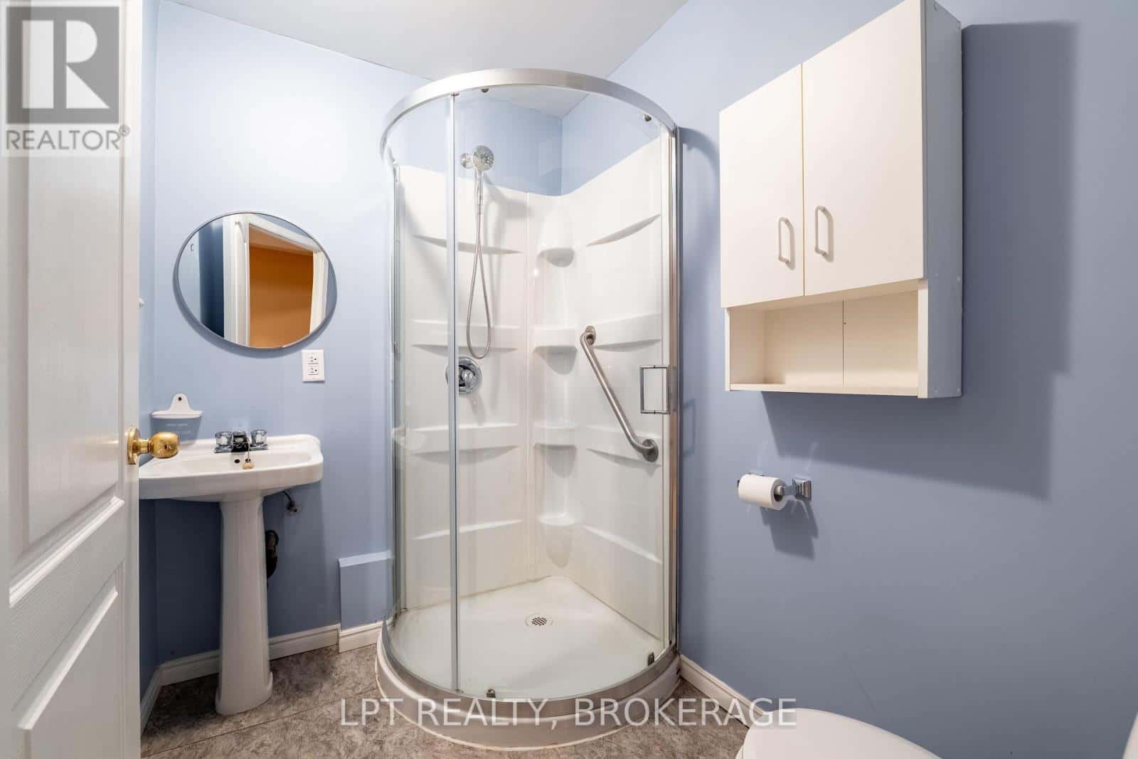 1049 WATERBURY CRESCENT — Kingston (City SouthWest), Ontario - Photo 4 of 37