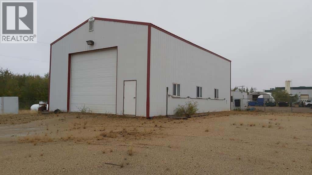 4810 & 4812 37 Avenue — Valleyview, Alberta - Photo 2 of 23