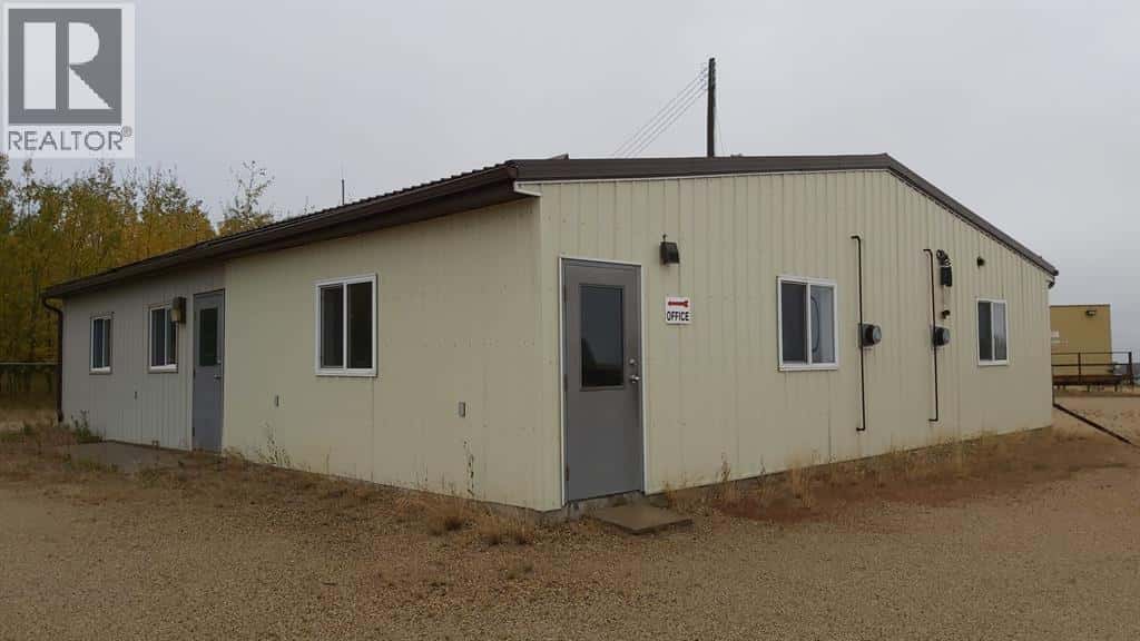 4810 & 4812 37 Avenue — Valleyview, Alberta - Photo 3 of 23