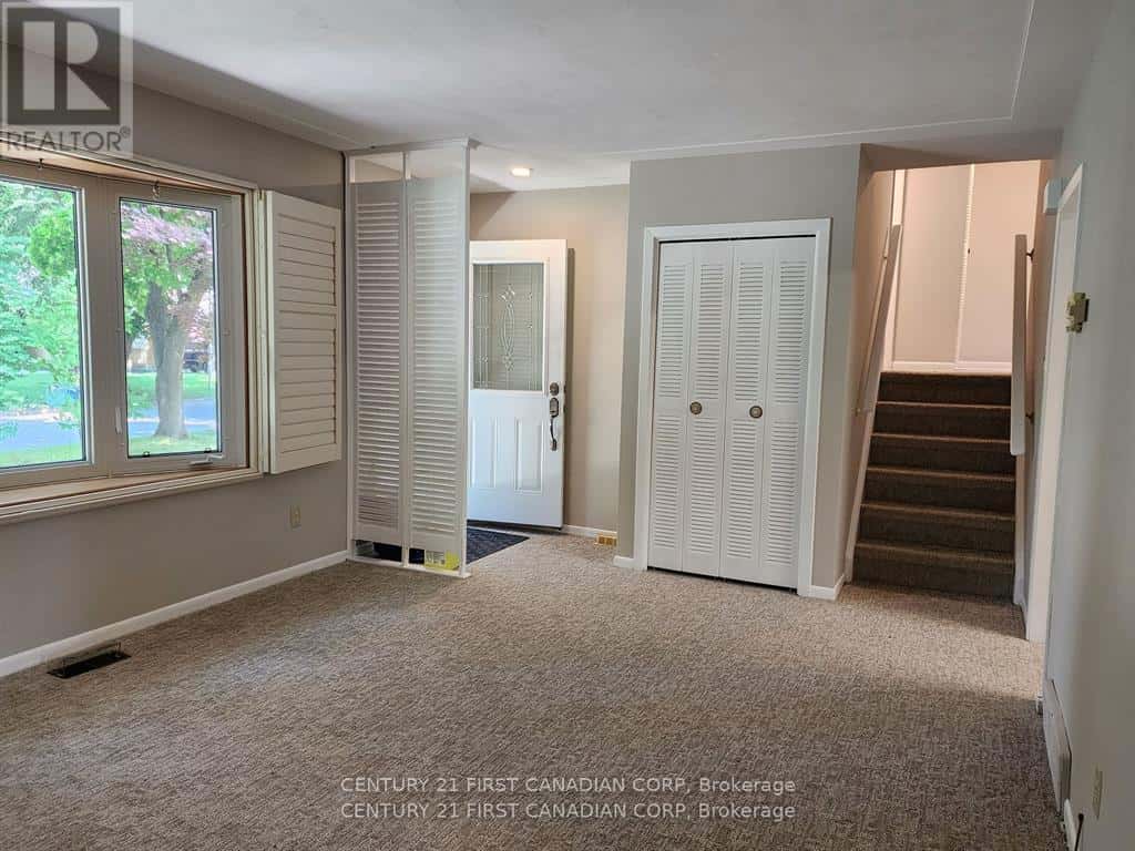 UPPER UNIT - 711 ALGOMA AVENUE — London North (North H), Ontario - Photo 5 of 24