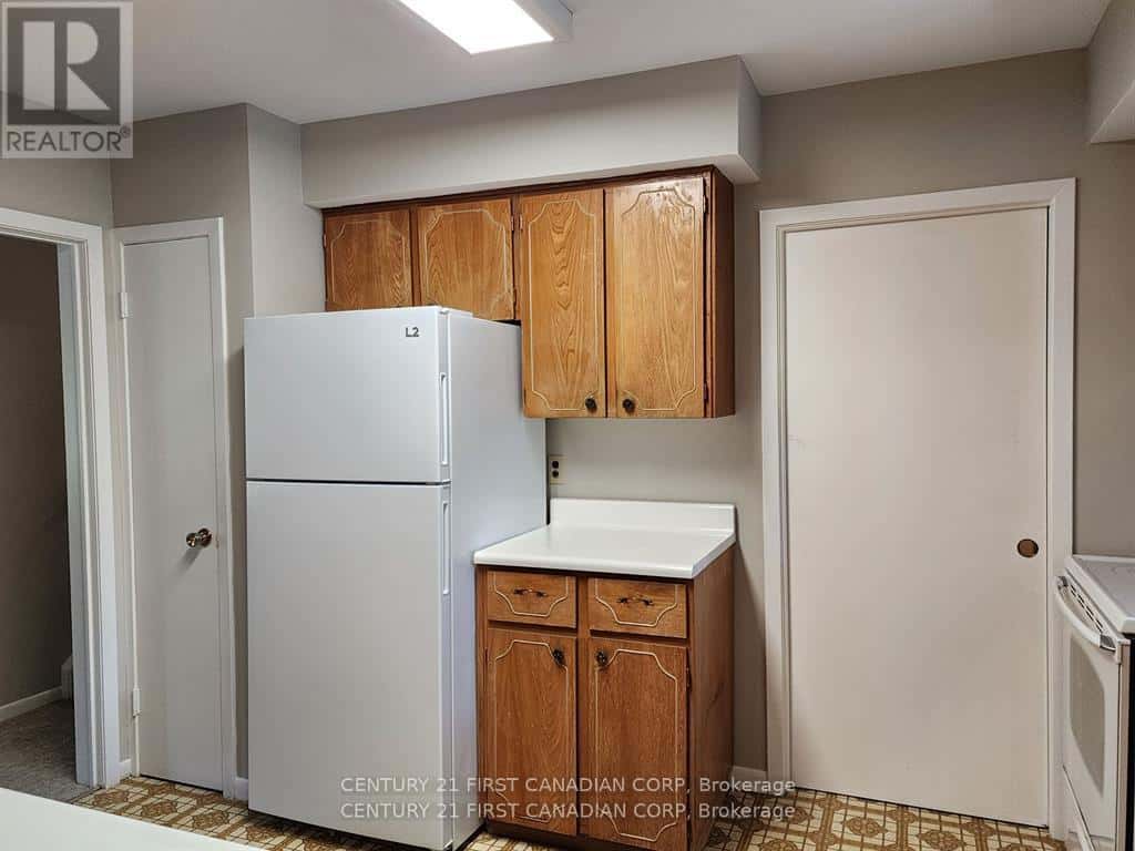 UPPER UNIT - 711 ALGOMA AVENUE — London North (North H), Ontario - Photo 3 of 24