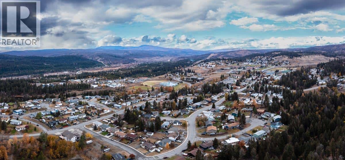 368 Poplar Drive — Logan Lake, British Columbia - Photo 3 of 15