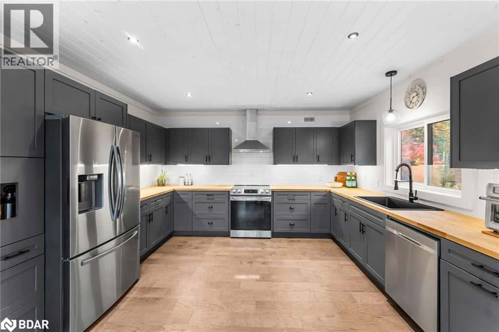 1698 REAY Road — Bracebridge, Ontario - Photo 2 of 34