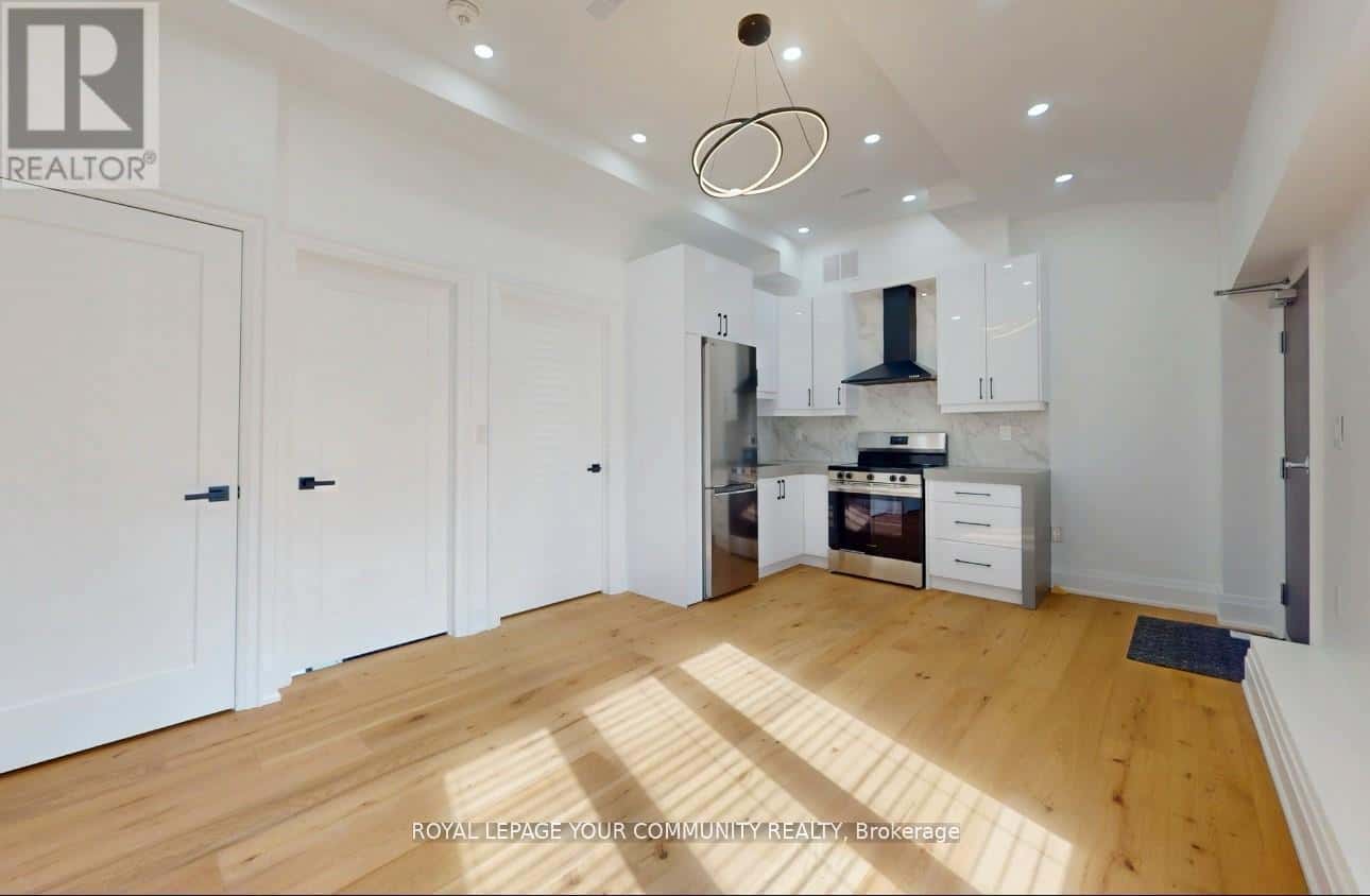 UNIT 3 - 12 KEMANO STREET — Aurora (Aurora Heights), Ontario - Photo 4 of 13