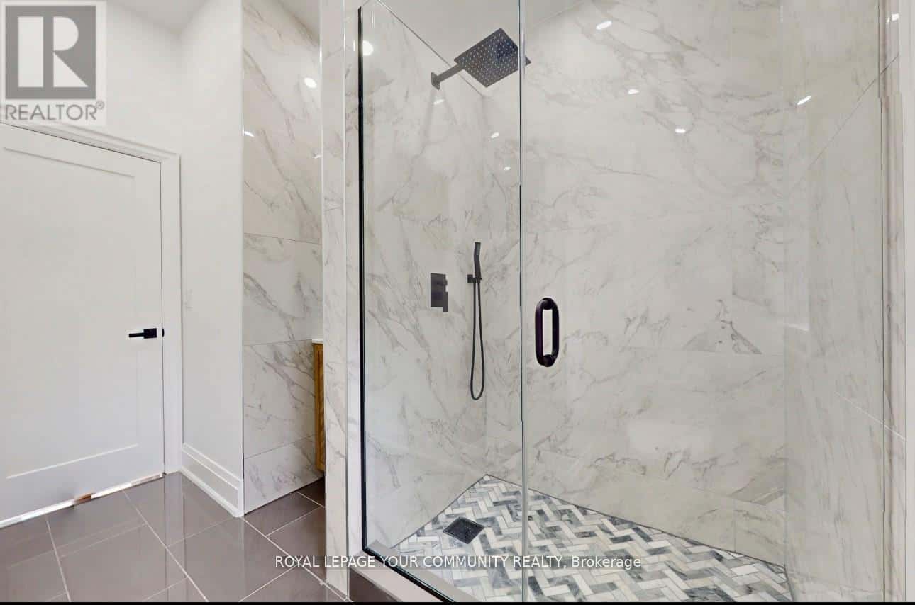 UNIT 3 - 12 KEMANO STREET — Aurora (Aurora Heights), Ontario - Photo 2 of 13