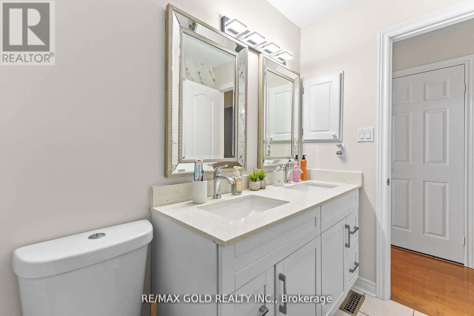 6 - 61 NELSON STREET W — Brampton (Downtown Brampton), Ontario - Photo 5 of 49