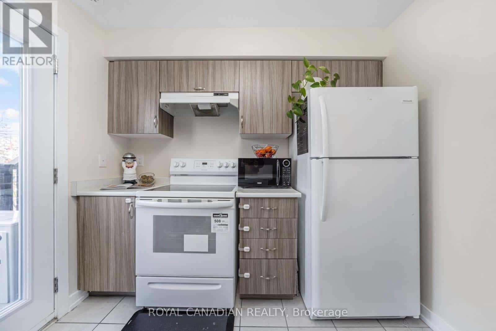 228 - 2355 SHEPPARD AVENUE W — Toronto (Humberlea-Pelmo Park), Ontario - Photo 3 of 34