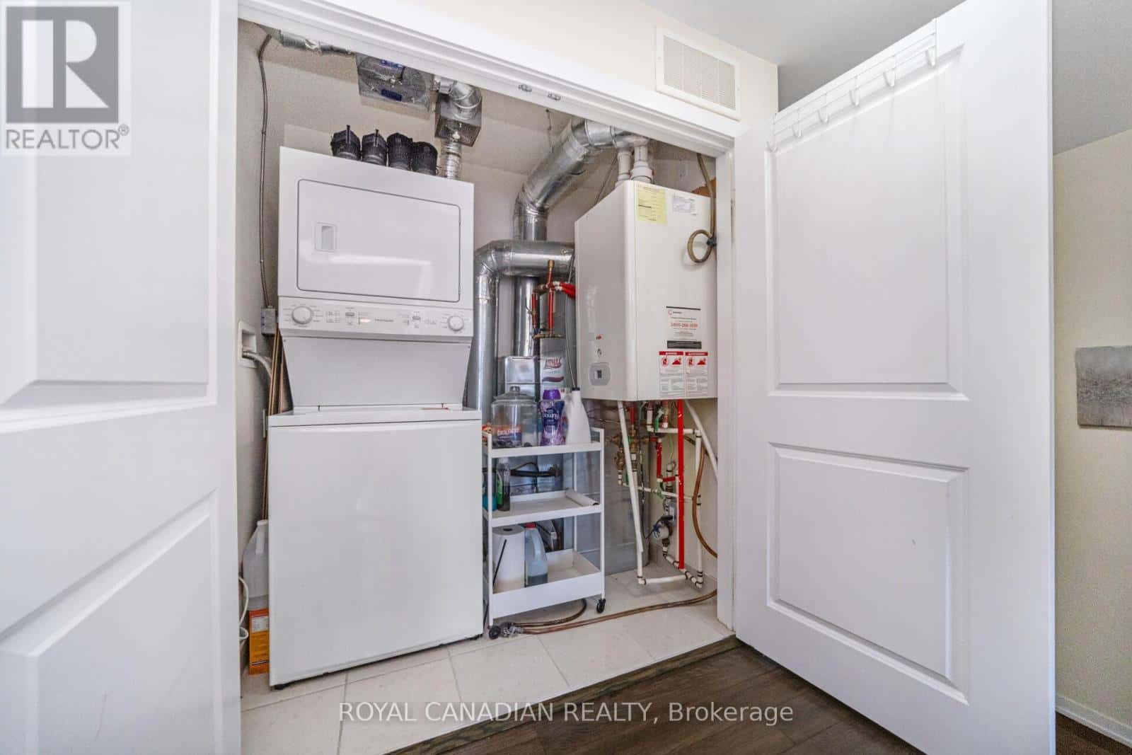 228 - 2355 SHEPPARD AVENUE W — Toronto (Humberlea-Pelmo Park), Ontario - Photo 4 of 34