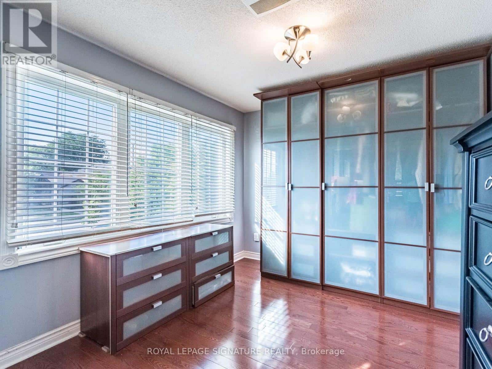 1206 Glenashton Drive