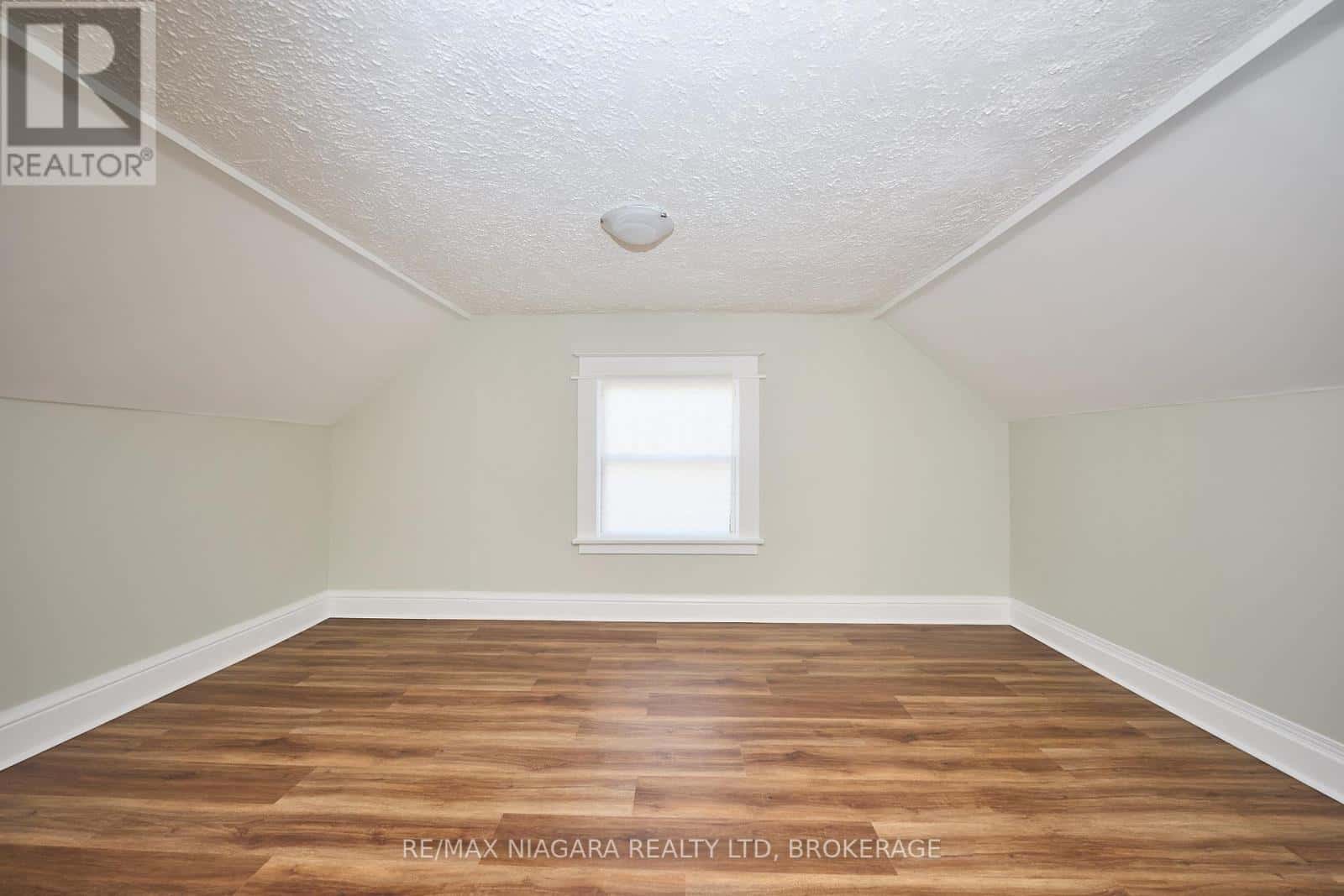 5006 MORRISON STREET — Niagara Falls (Cherrywood), Ontario - Photo 2 of 33