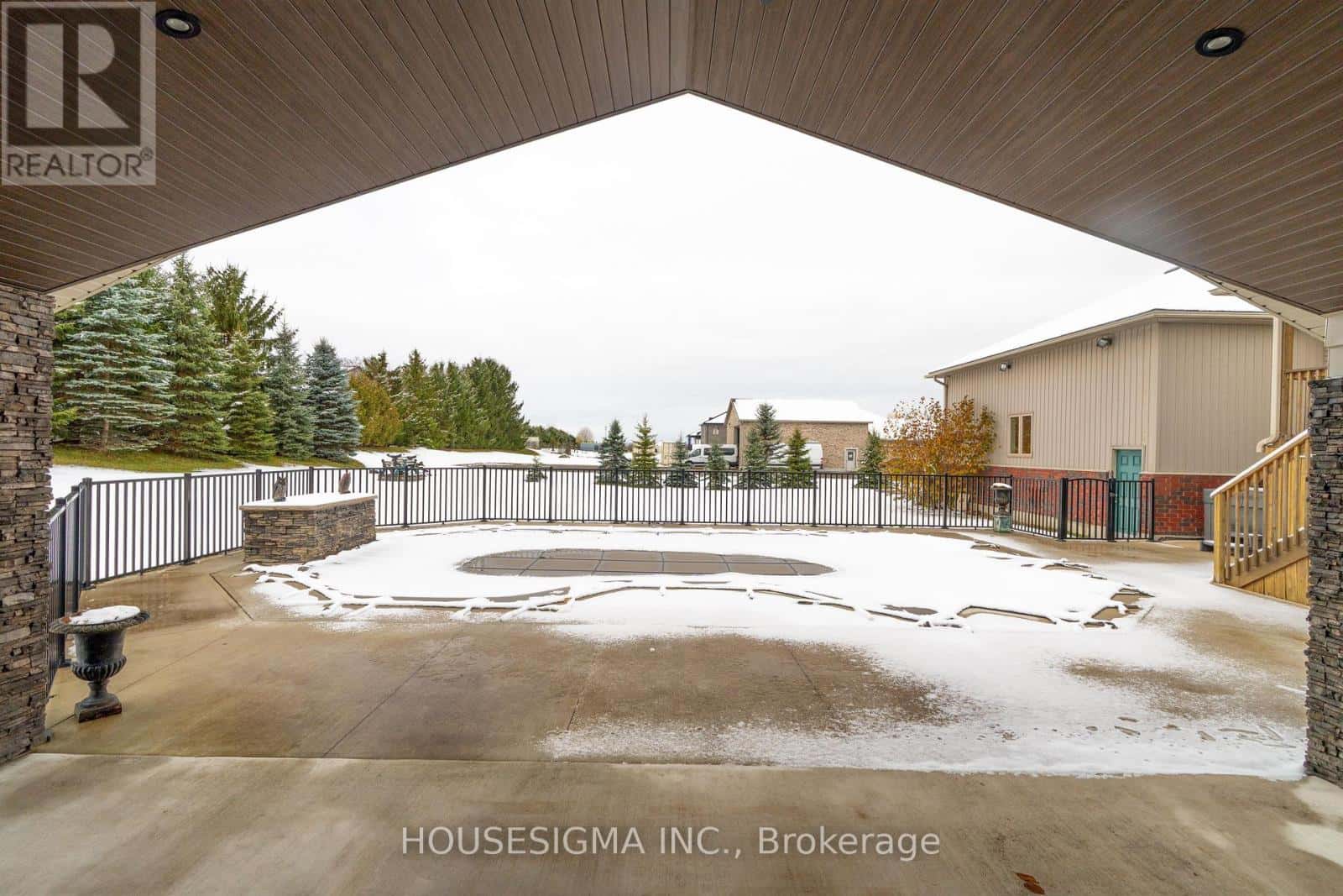 12 STARLIGHT LANE — Thames Centre, Ontario - Photo 4 of 31