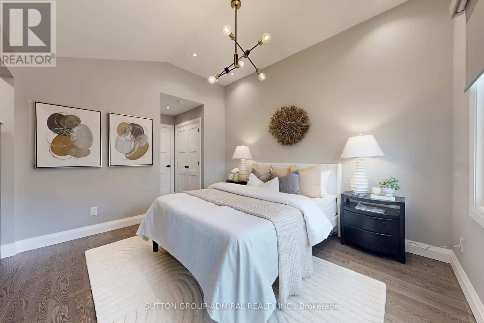 18 LEROY AVENUE — Toronto (Danforth Village-East York), Ontario - Photo 2 of 31