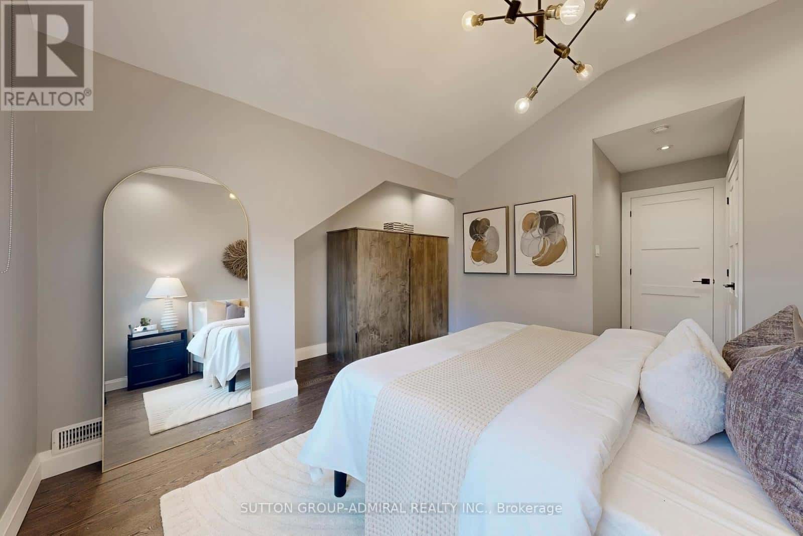 18 LEROY AVENUE — Toronto (Danforth Village-East York), Ontario - Photo 4 of 31