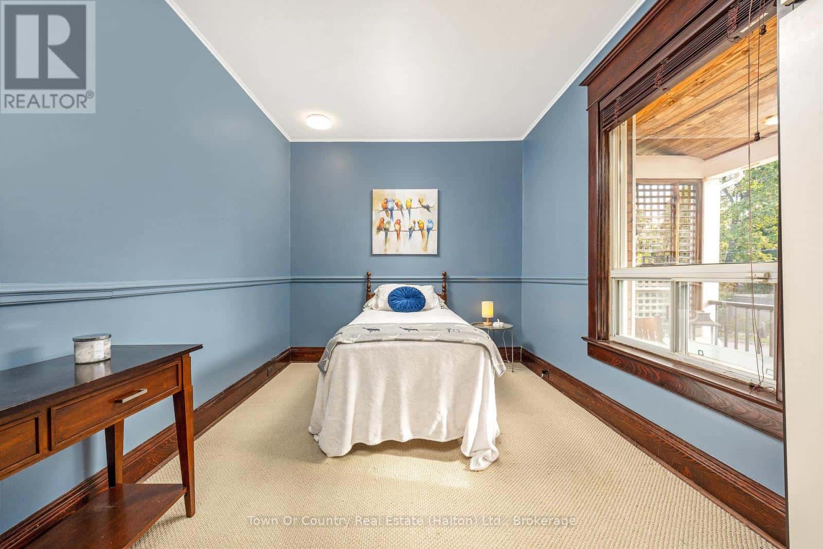 10 ENGLISH STREET — Brampton (Brampton West), Ontario - Photo 2 of 30