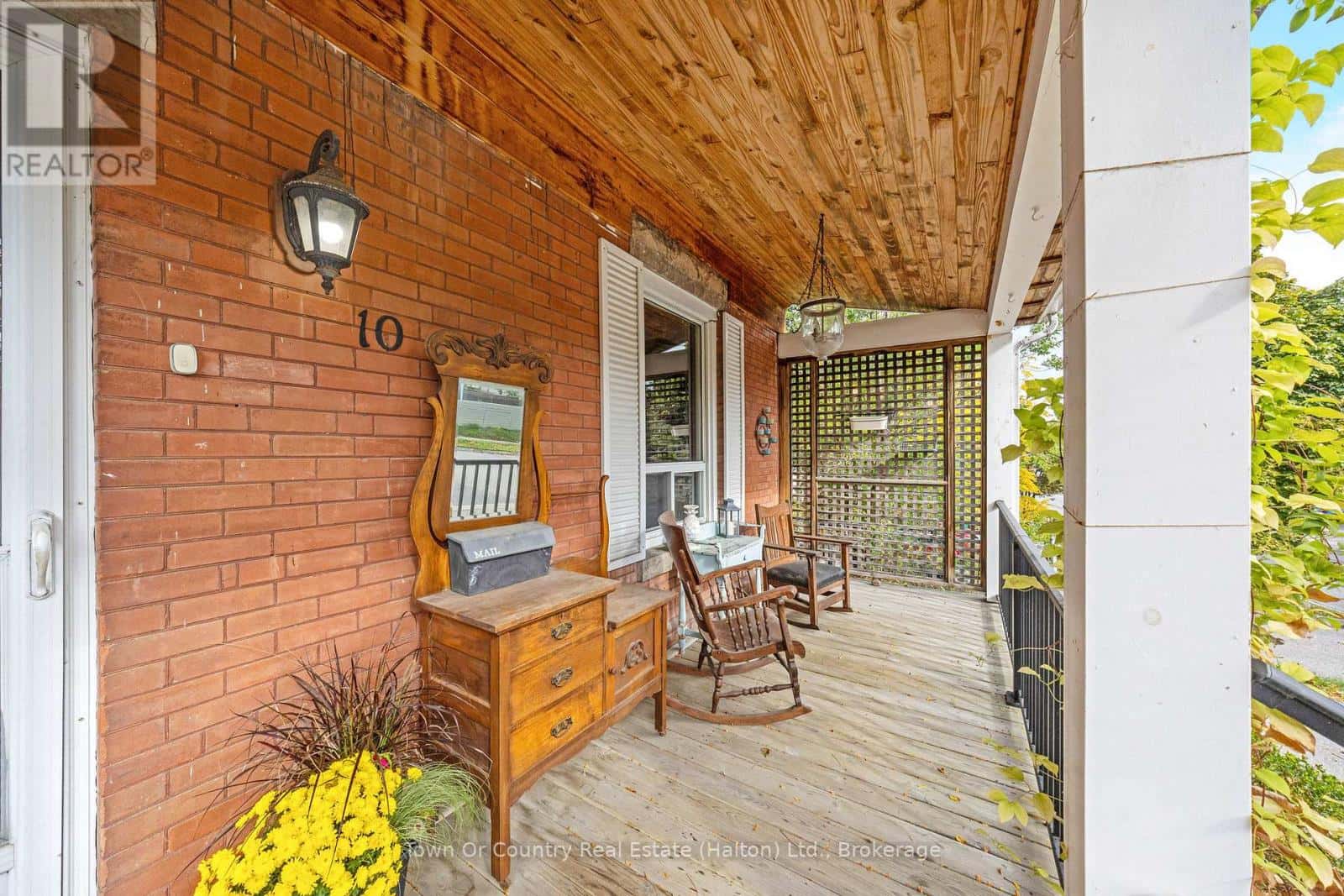 10 ENGLISH STREET — Brampton (Brampton West), Ontario - Photo 4 of 30