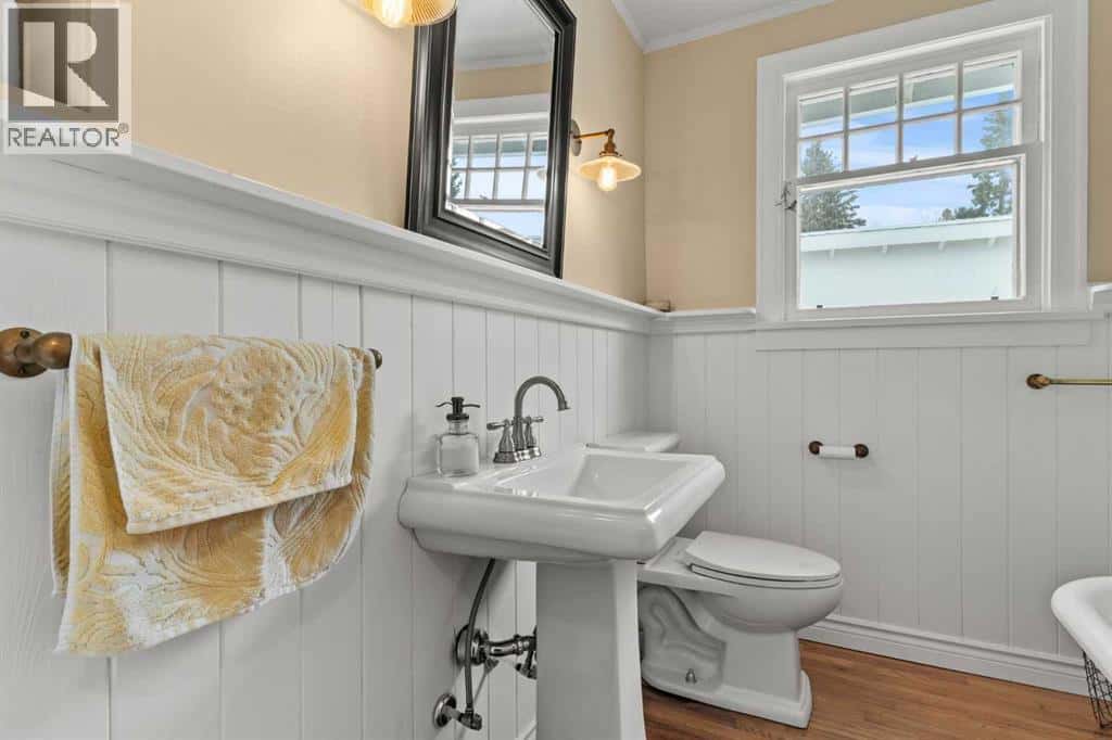 656 Royalite Way SE — Diamond Valley, Alberta - Photo 3 of 50