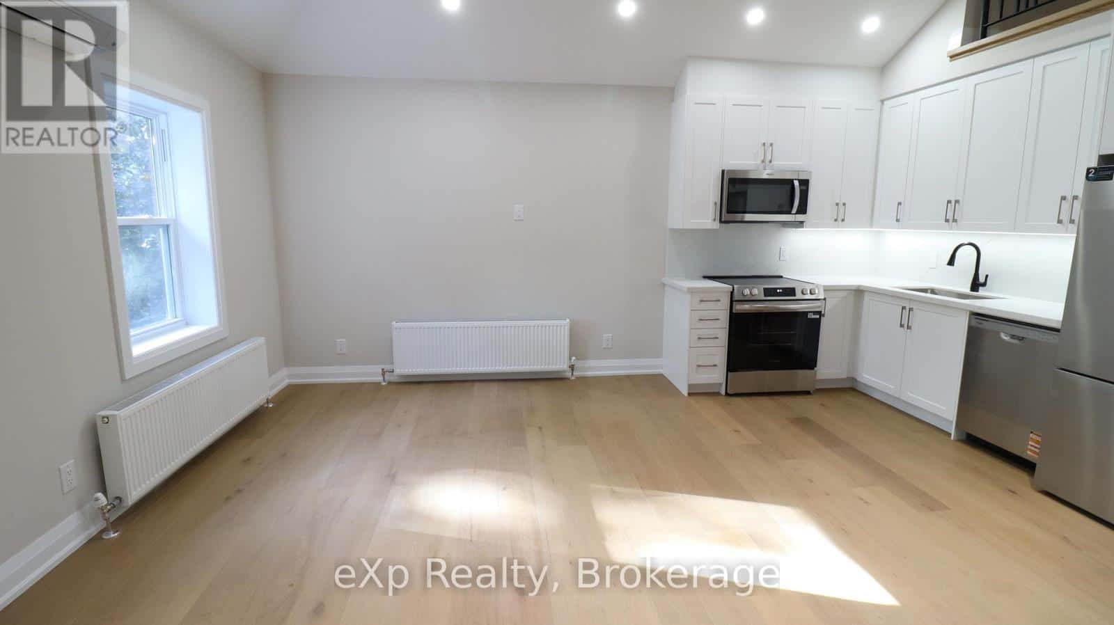 3B - 875 MILLWOOD ROAD — Toronto (Leaside), Ontario - Photo 4 of 20