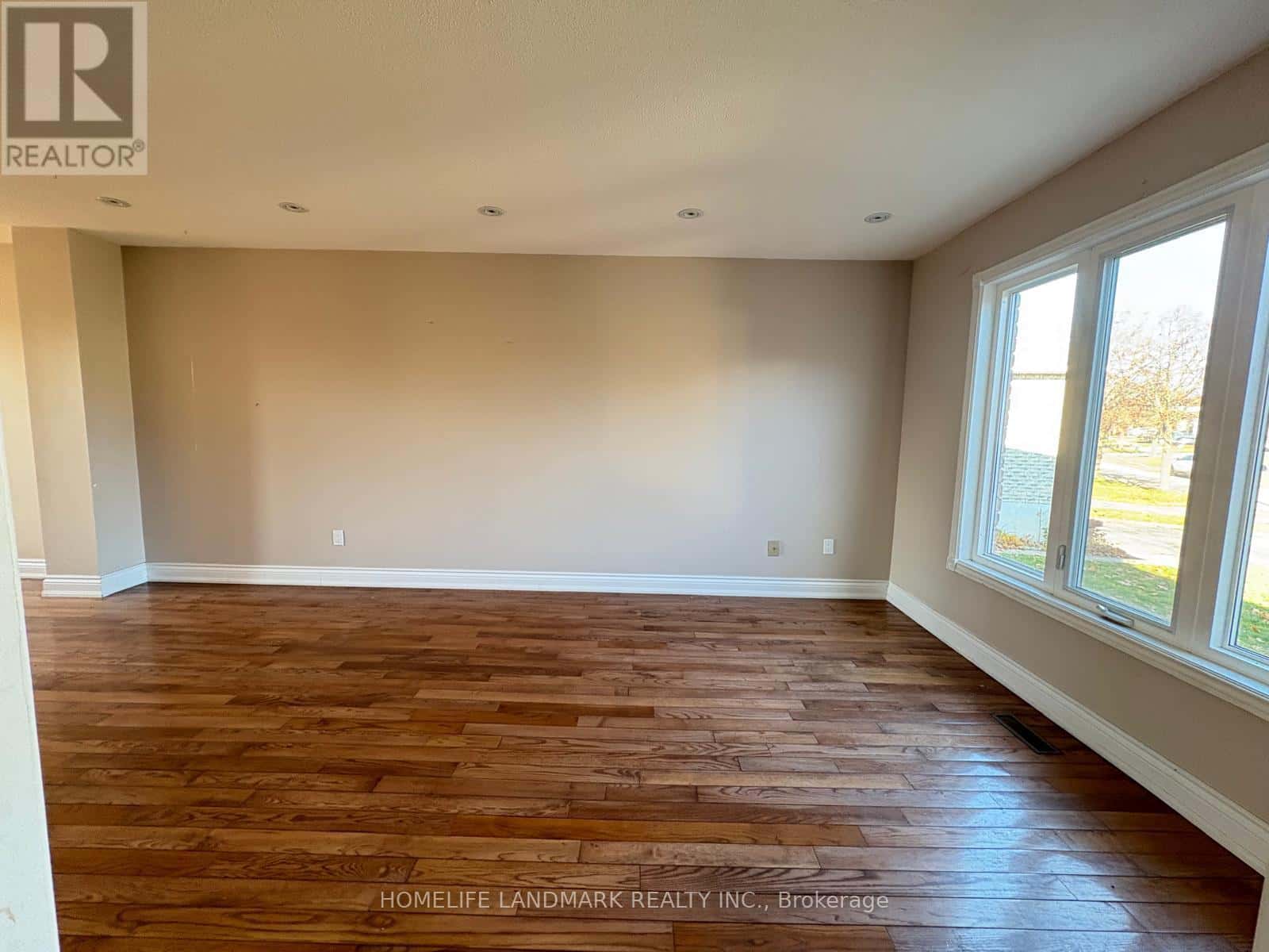 2364 STRATHMORE CRESCENT — Pickering (Brock Ridge), Ontario - Photo 4 of 21