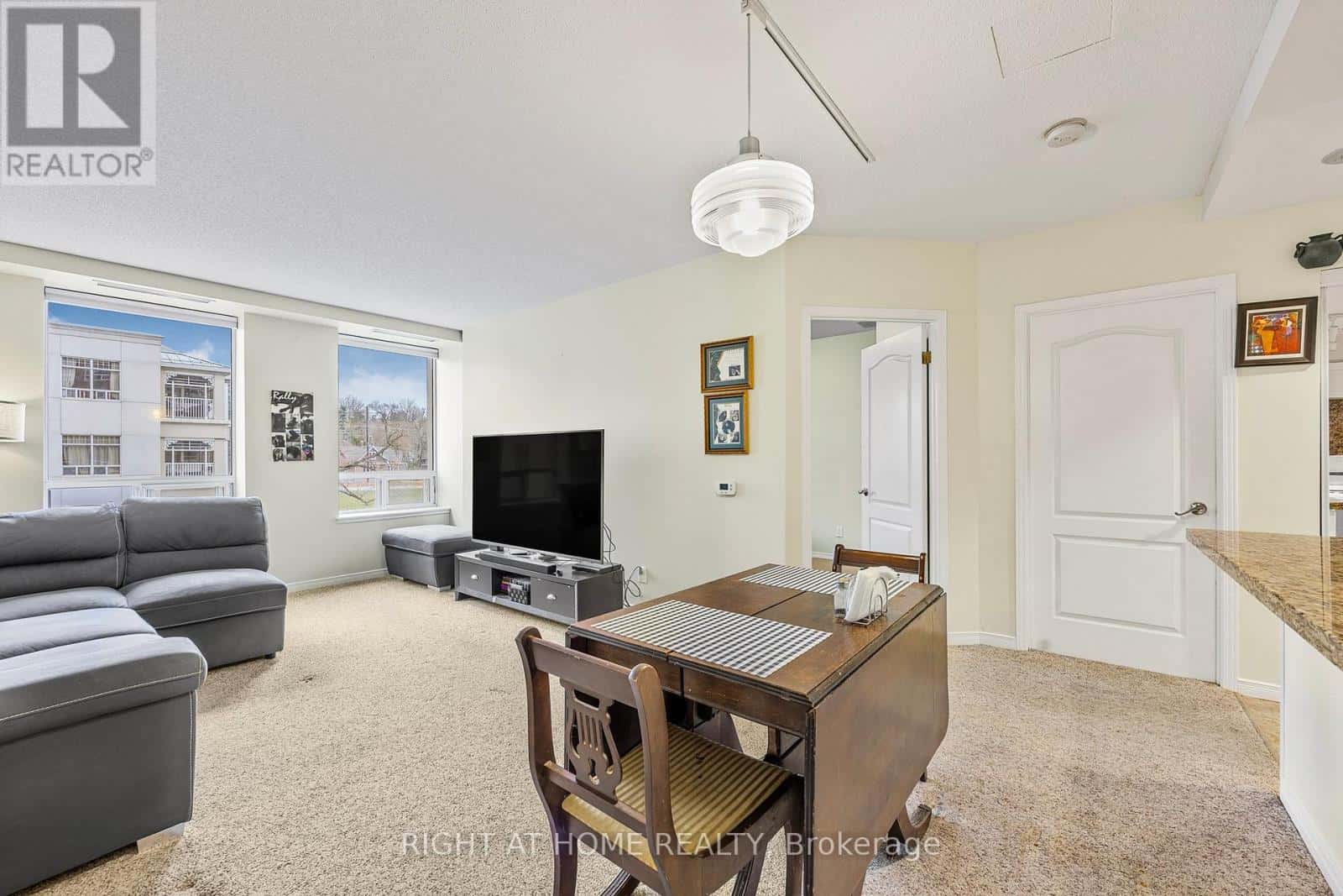 53 - 74 ROSS STREET — Barrie (Queen's Park), Ontario - Photo 5 of 34