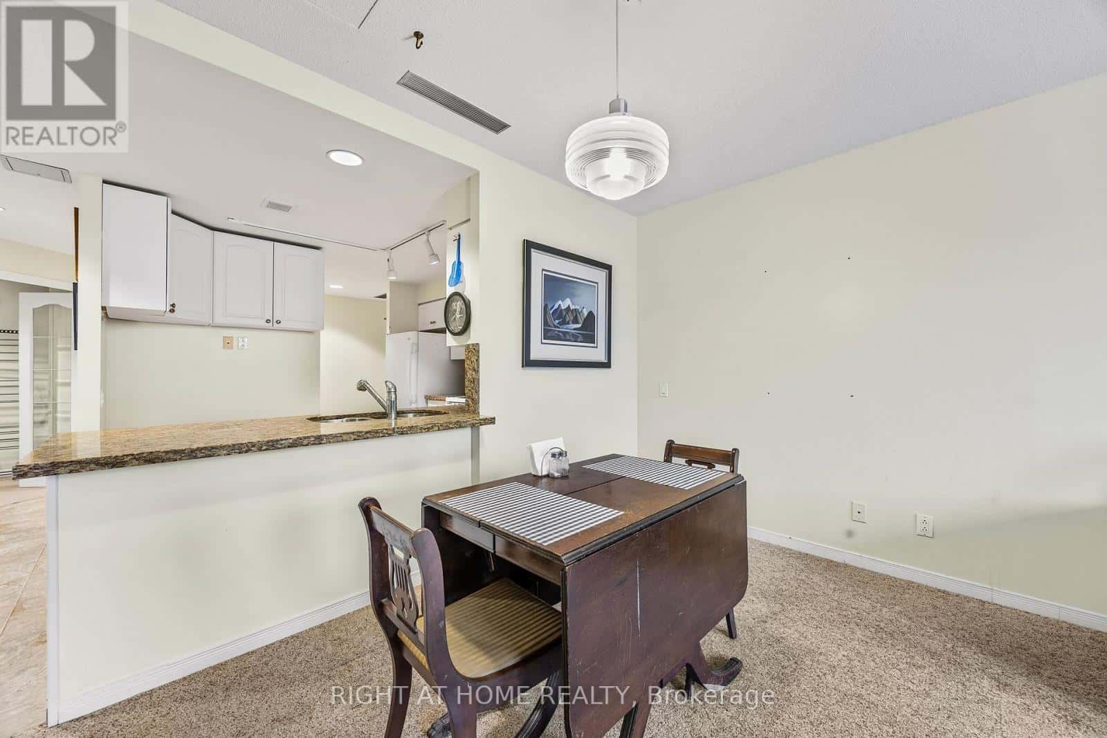 53 - 74 ROSS STREET — Barrie (Queen's Park), Ontario - Photo 4 of 34