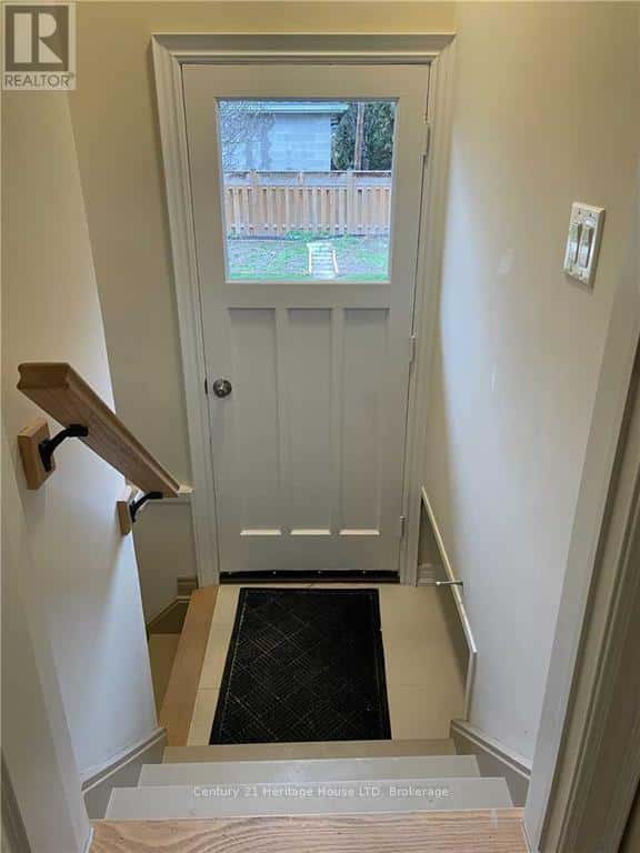 BASEMENT - 5117 SHIRLEY AVENUE — Niagara Falls (Cherrywood), Ontario - Photo 2 of 11