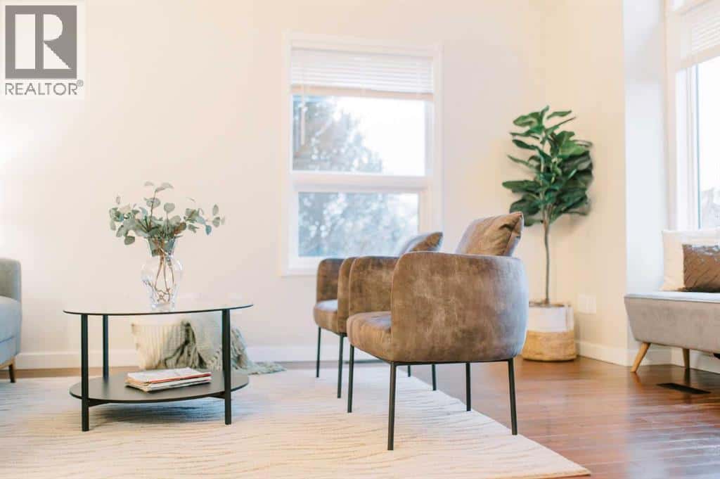 3801 64 Street — Stettler, Alberta - Photo 3 of 42