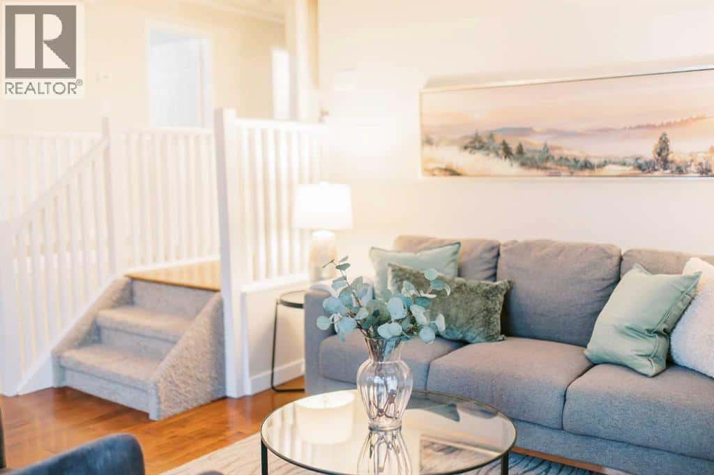 3801 64 Street — Stettler, Alberta - Photo 2 of 42