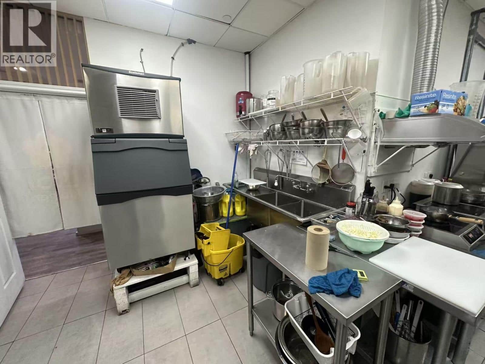 5712 TYNE STREET - Photo 5 of 7, Vancouver, British Columbia