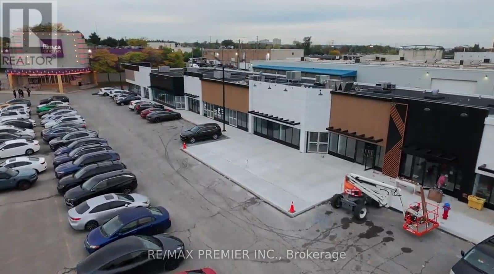 Oakville (QE Queen Elizabeth), Ontario — Oakville (QE Queen Elizabeth), Ontario - Photo 3 of 6