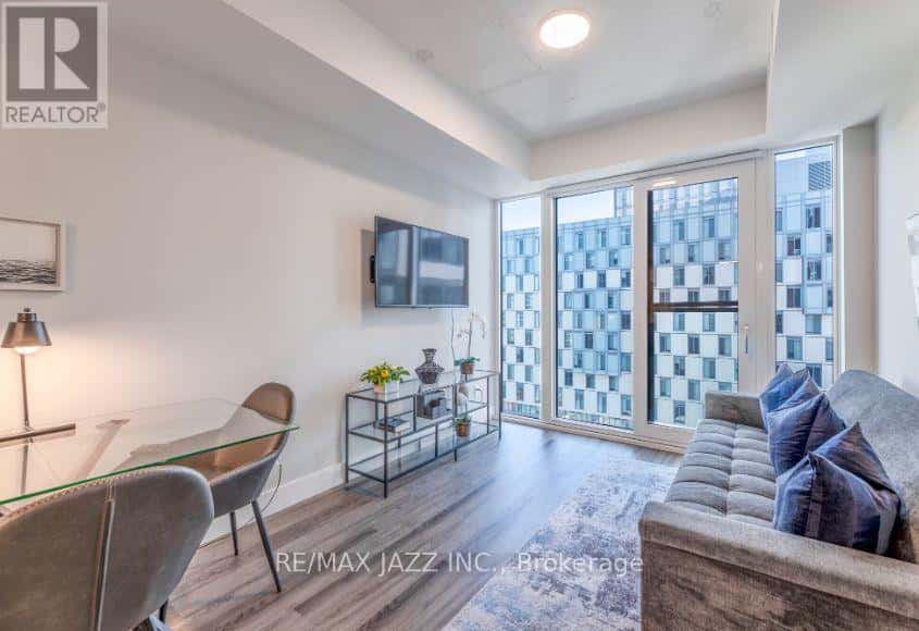 323 - 80 BOND STREET E — Oshawa (O'Neill), Ontario - Photo 3 of 16