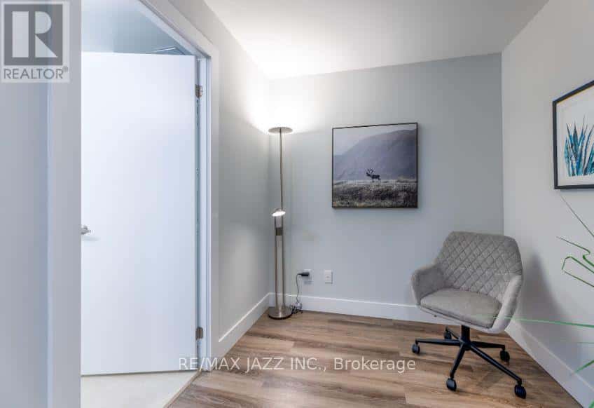 323 - 80 BOND STREET E — Oshawa (O'Neill), Ontario - Photo 4 of 16