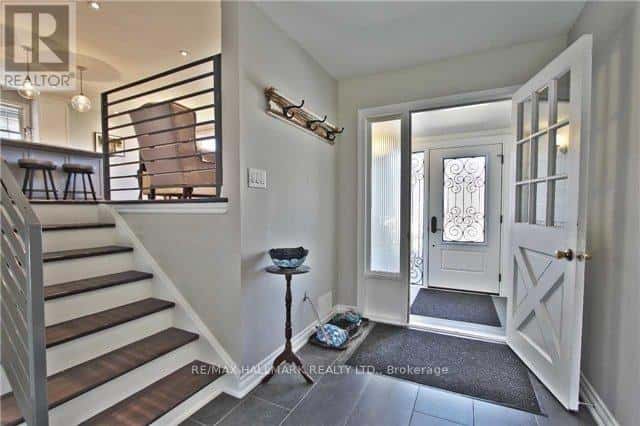 208 PINE COVE ROAD — Burlington (Roseland), Ontario - Photo 2 of 20