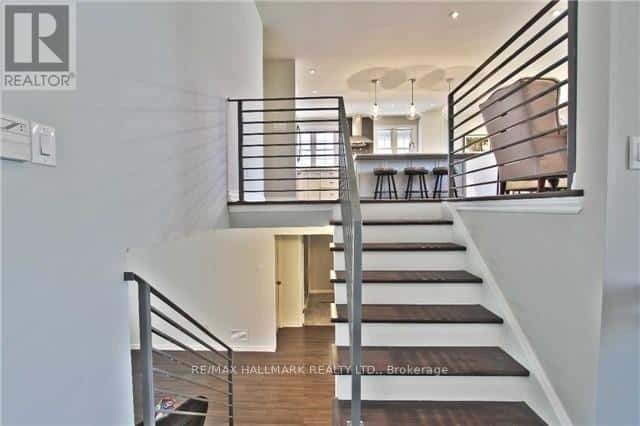 208 PINE COVE ROAD — Burlington (Roseland), Ontario - Photo 3 of 20