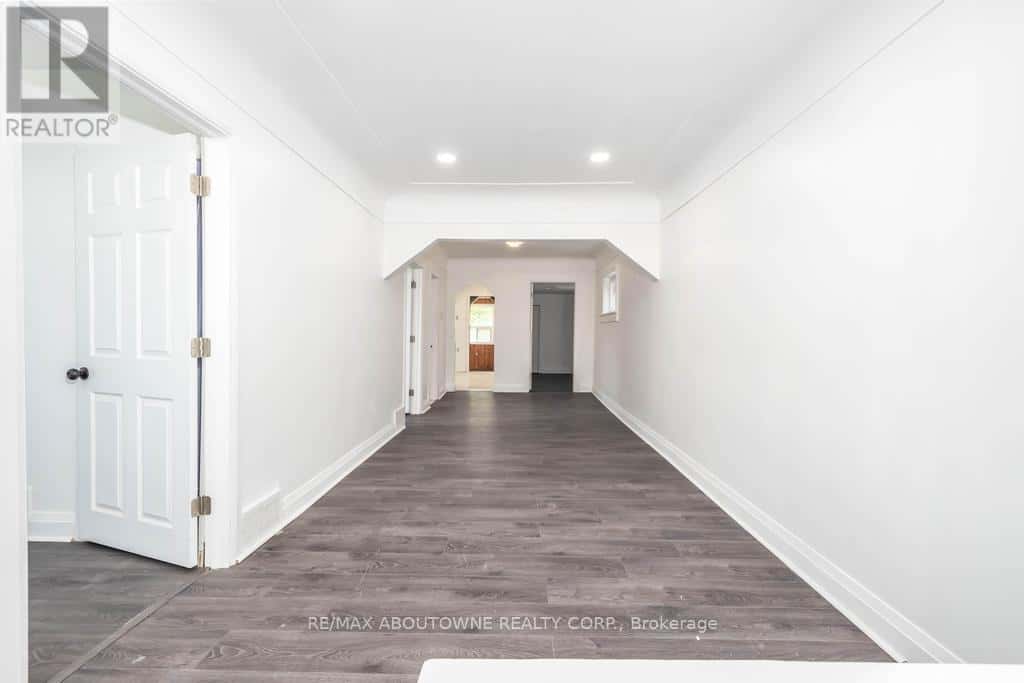 126 HARMONY AVENUE — Hamilton (Homeside), Ontario - Photo 3 of 34