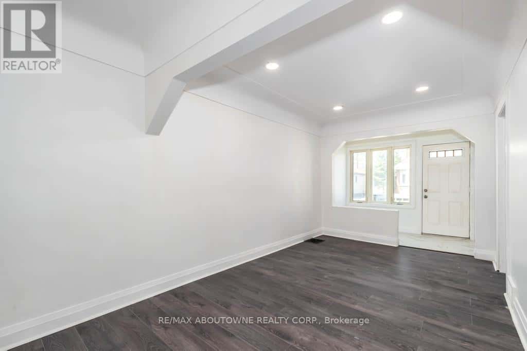 126 HARMONY AVENUE — Hamilton (Homeside), Ontario - Photo 5 of 34